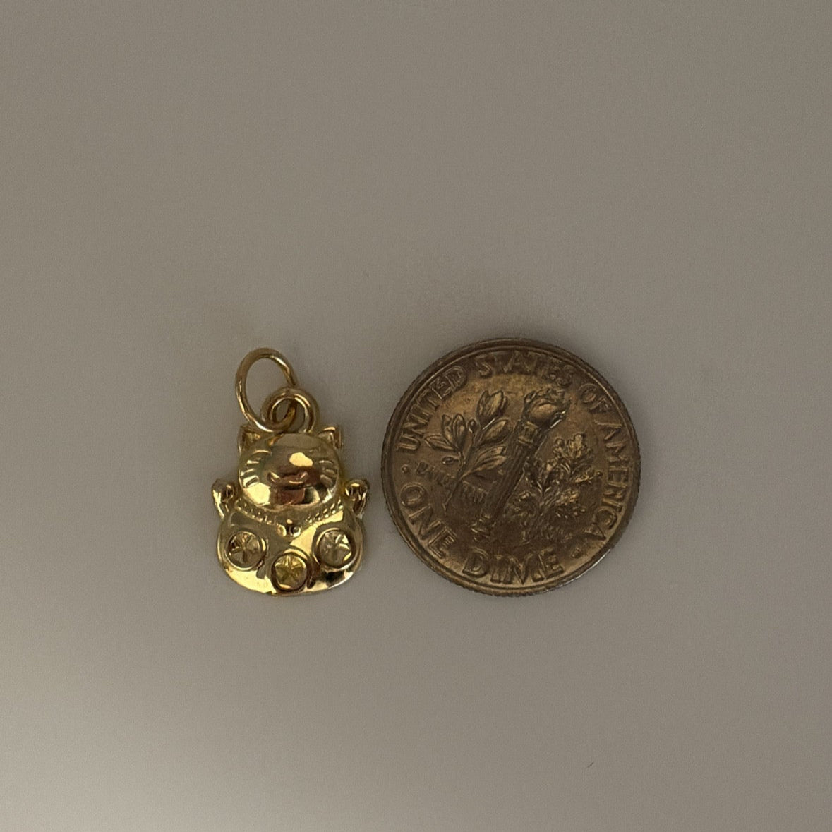 14k lucky Neko charm