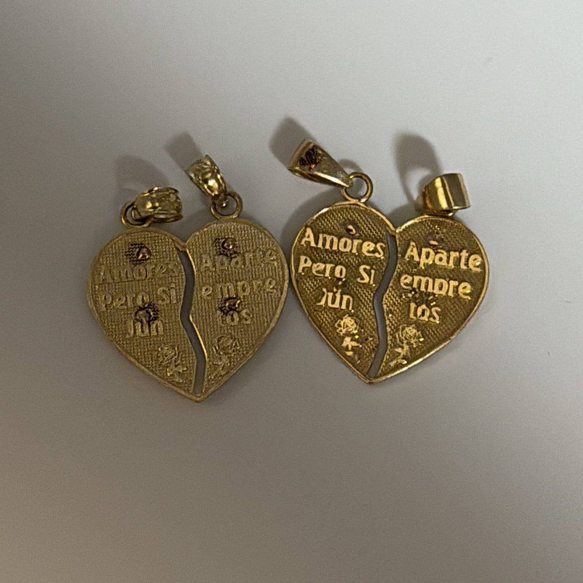 14k Virgencita -Te amo break-apart charm