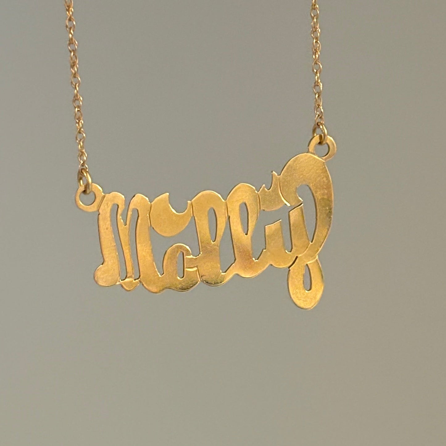 Vintage “Molly” Name Necklace in 14K Yellow Gold – Dainty Chain, Script Font