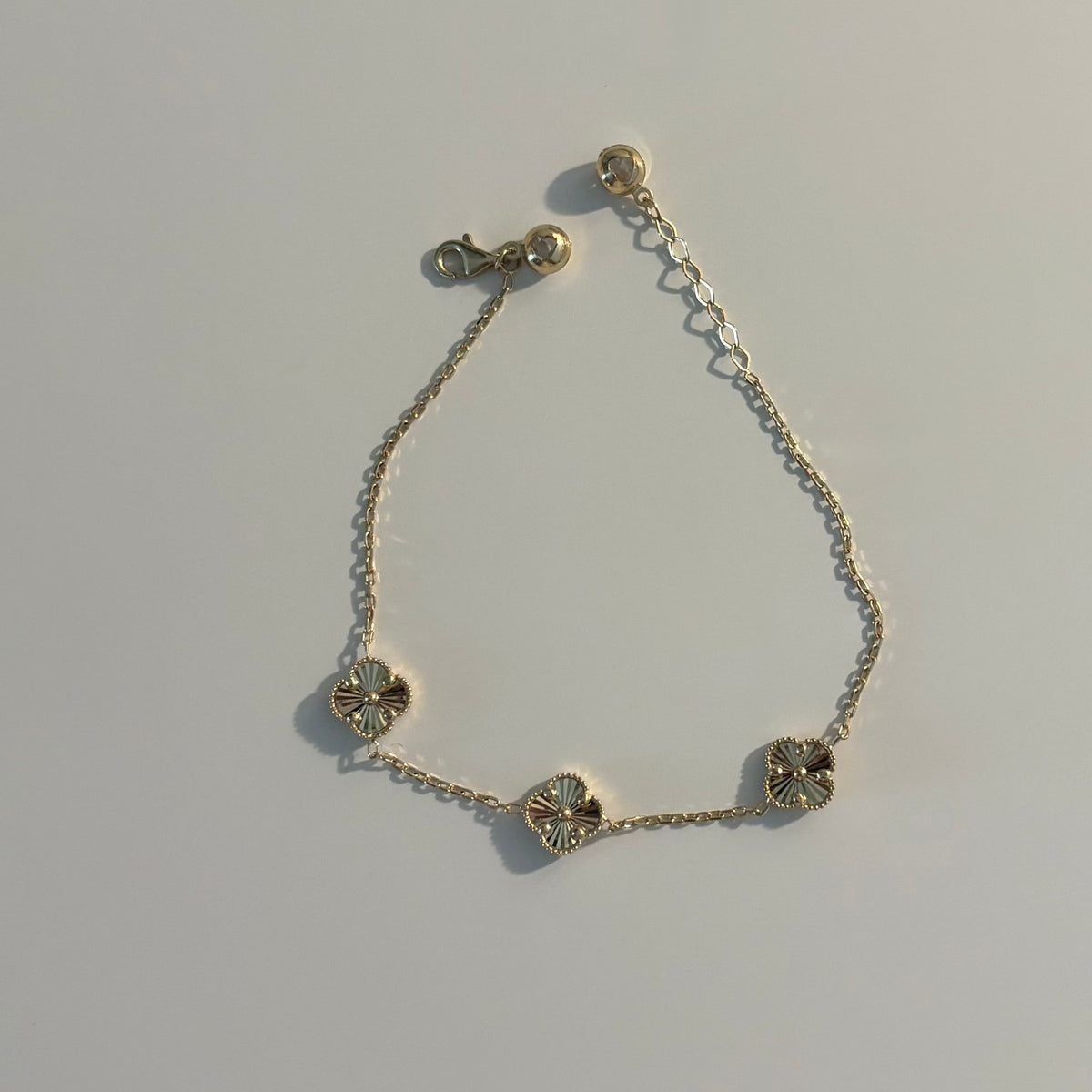 14K Gold Three Clover Motif Bracelet