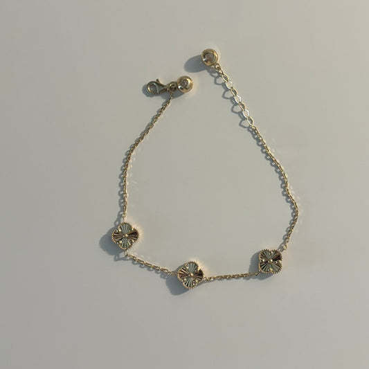 14K Gold Three Clover Motif Bracelet