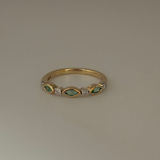 10k emerald and diamond ring