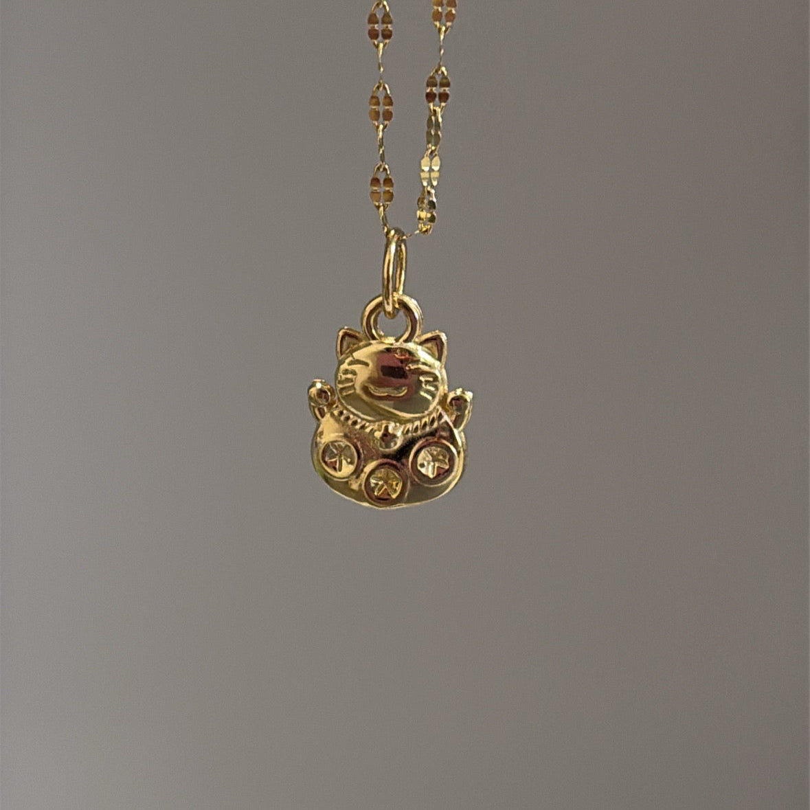 14k lucky Neko charm