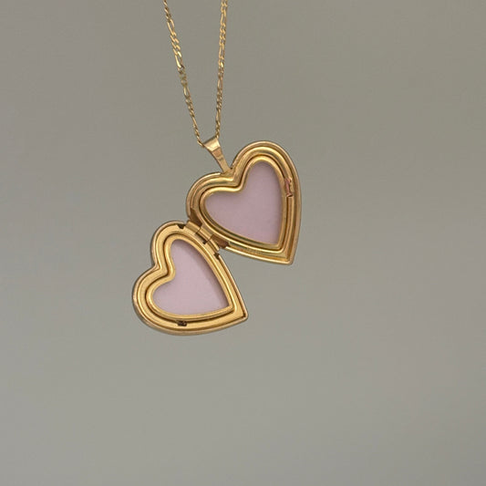 14K Gold Heart Locket with Virgen María Relief (Nuestra Señora de la Gracia)