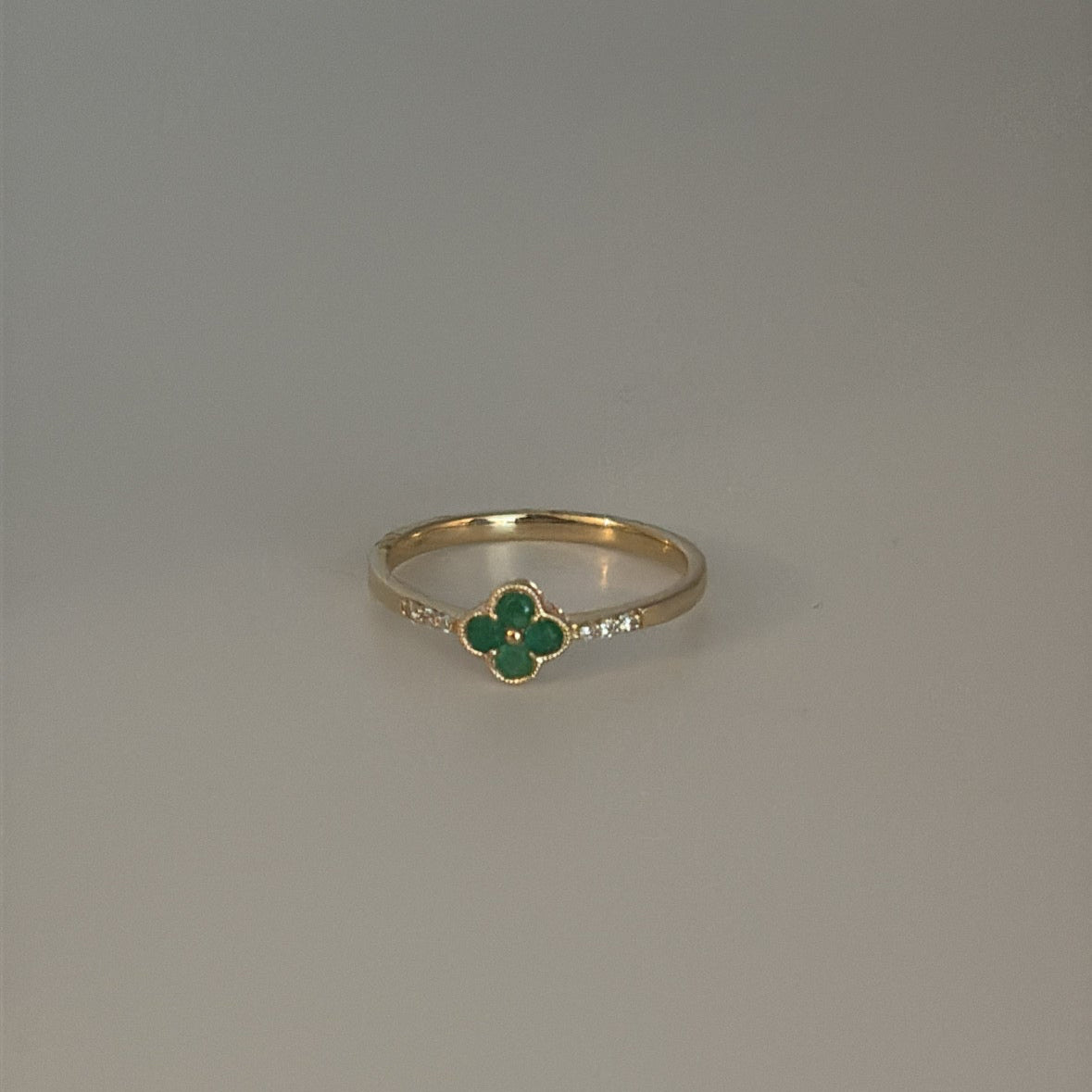 14k diamond and emerald clover ring