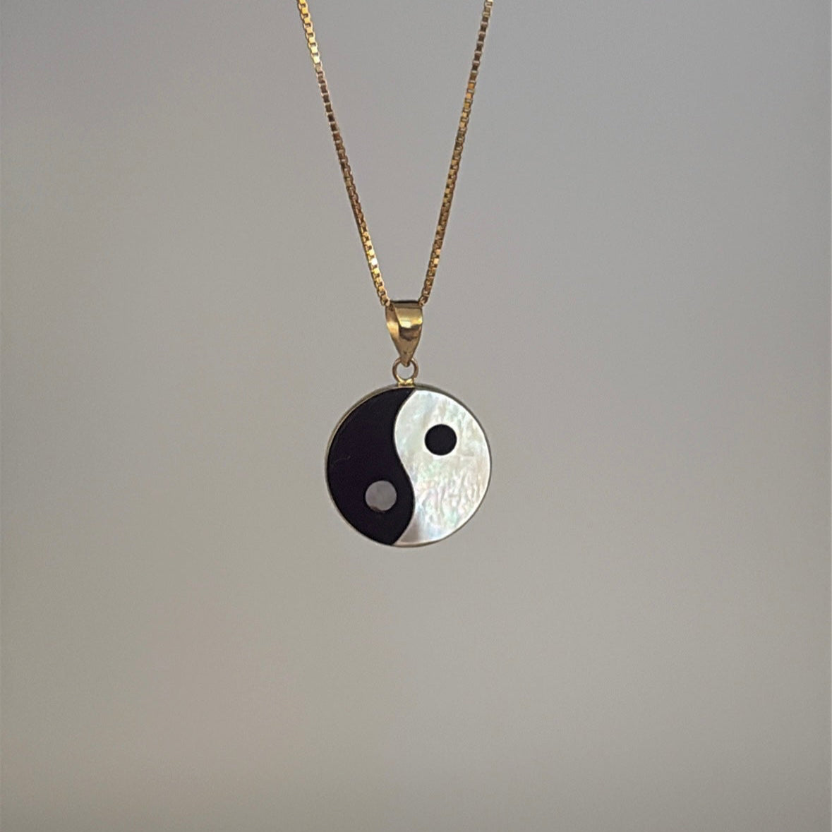 14K Gold Reversible Yin Yang Pendant – Mother of Pearl & Onyx
