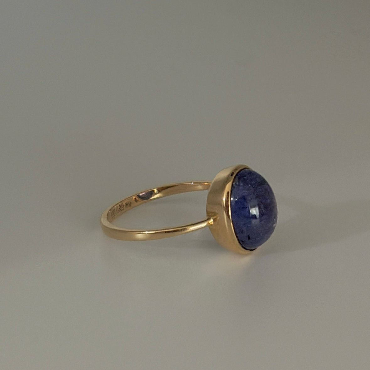14K gold cabochon tanzanite ring