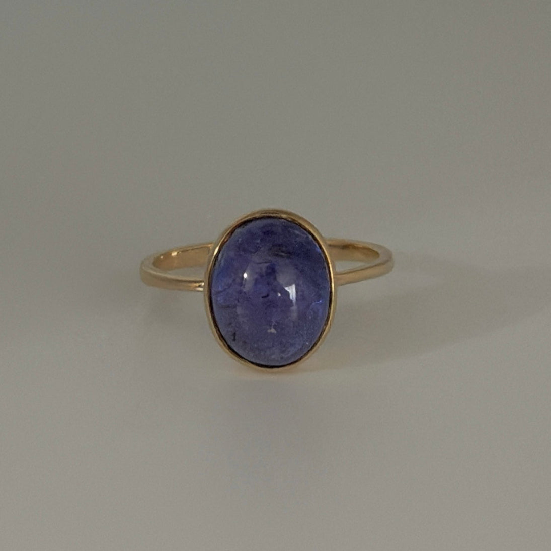 14K gold cabochon tanzanite ring