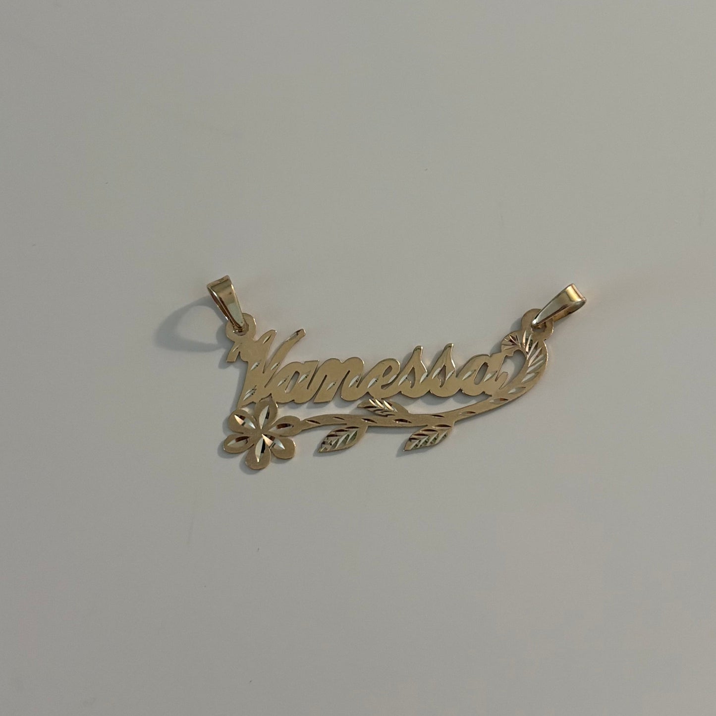 14K Gold Vanessa Nameplate ā Style 34 (Ready to Ship)