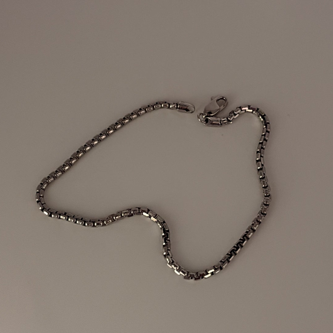 14k white gold  box bracelet
