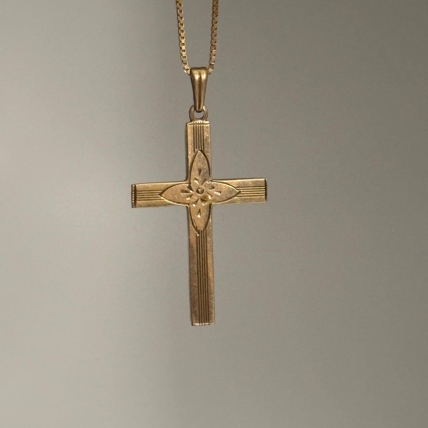 10K Gold Vintage Cross Pendant