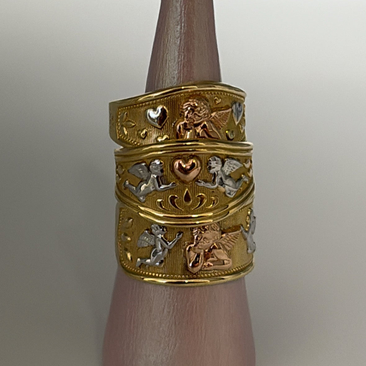14k cherubs ring