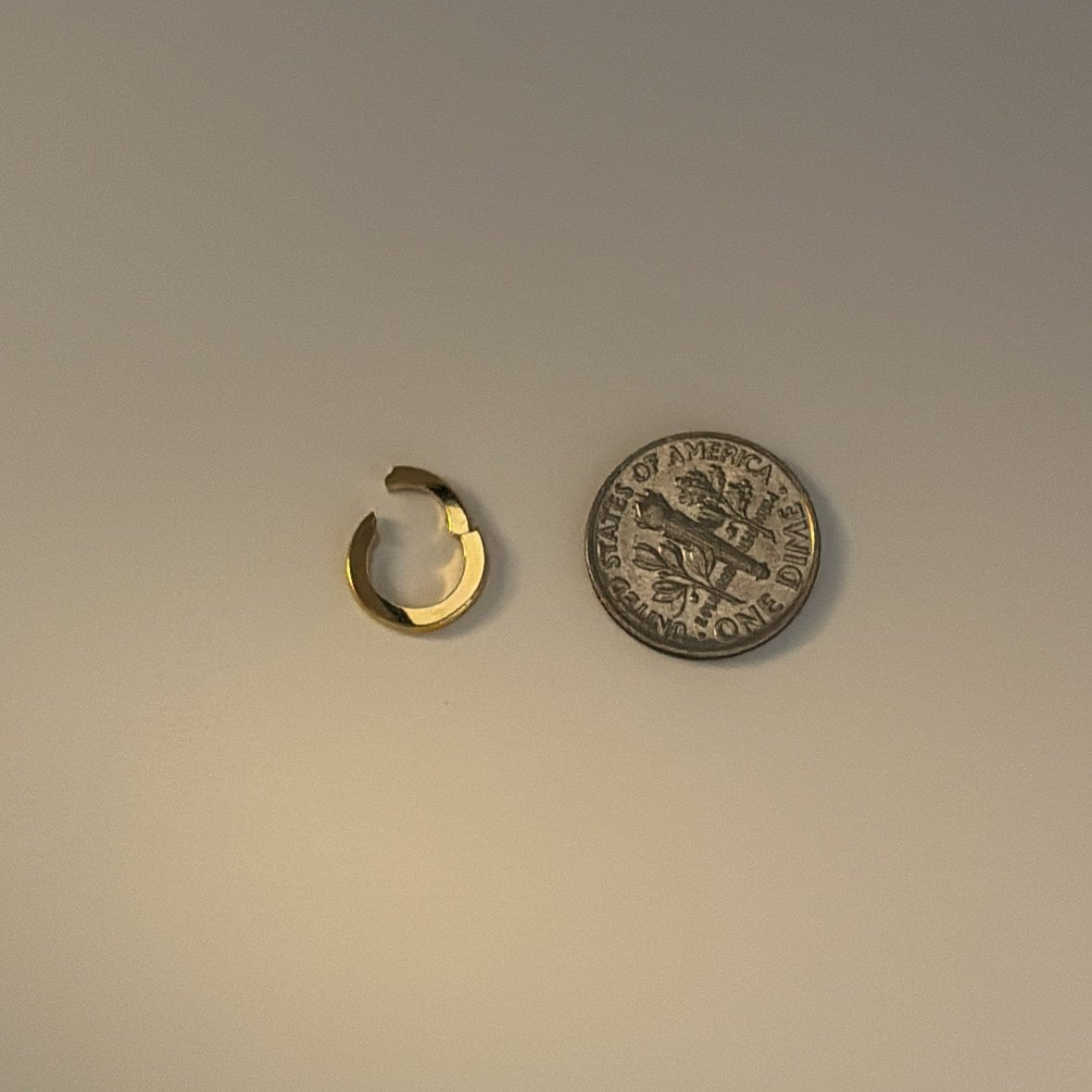 14K round charm holder