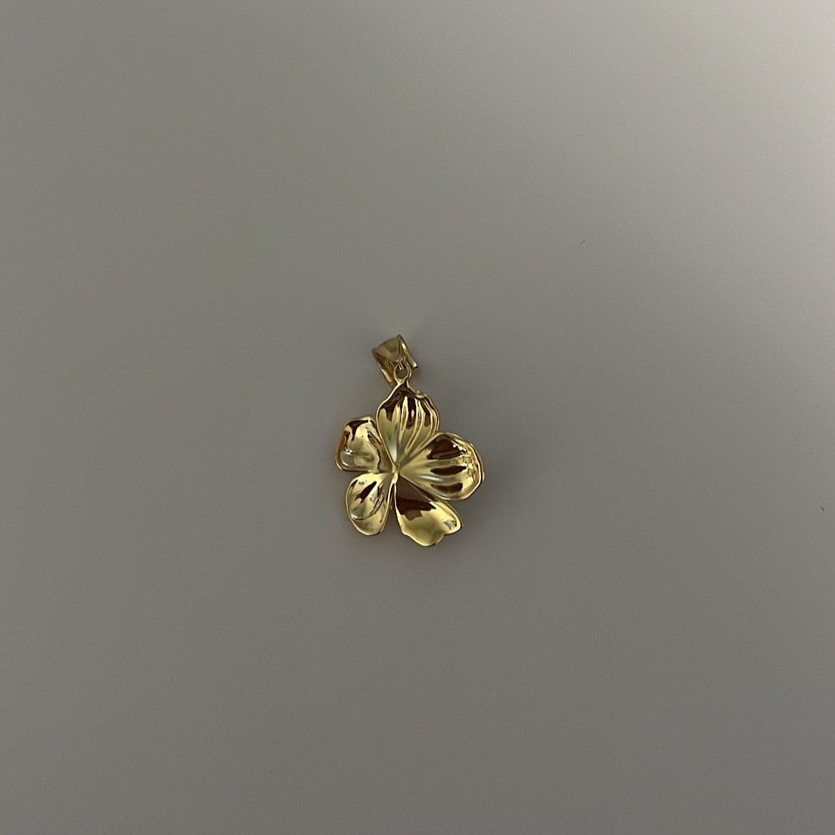 14k Hibiscus charm