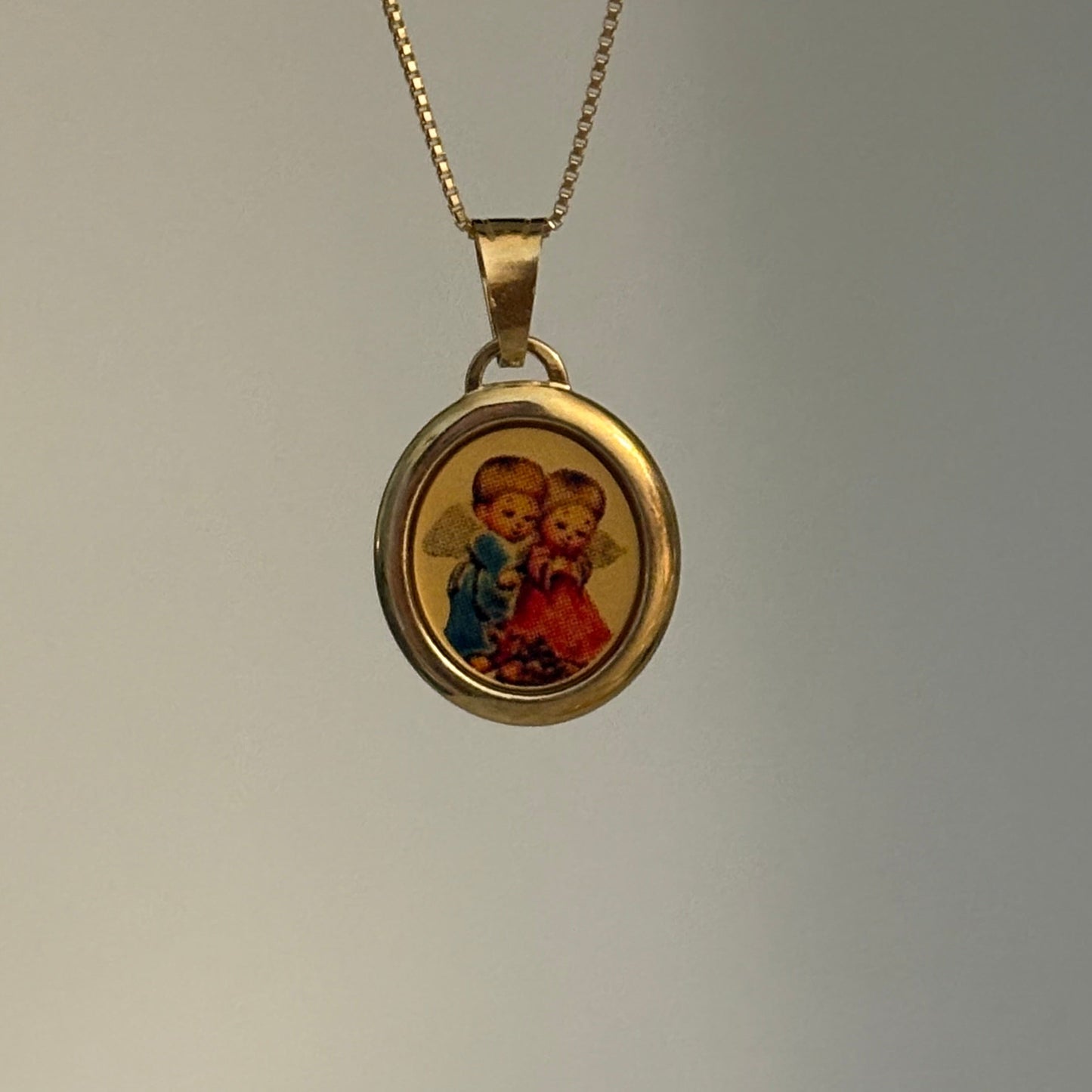 Vintage Italian 14K gold pendant featuring two angels embracing, Italy 585.