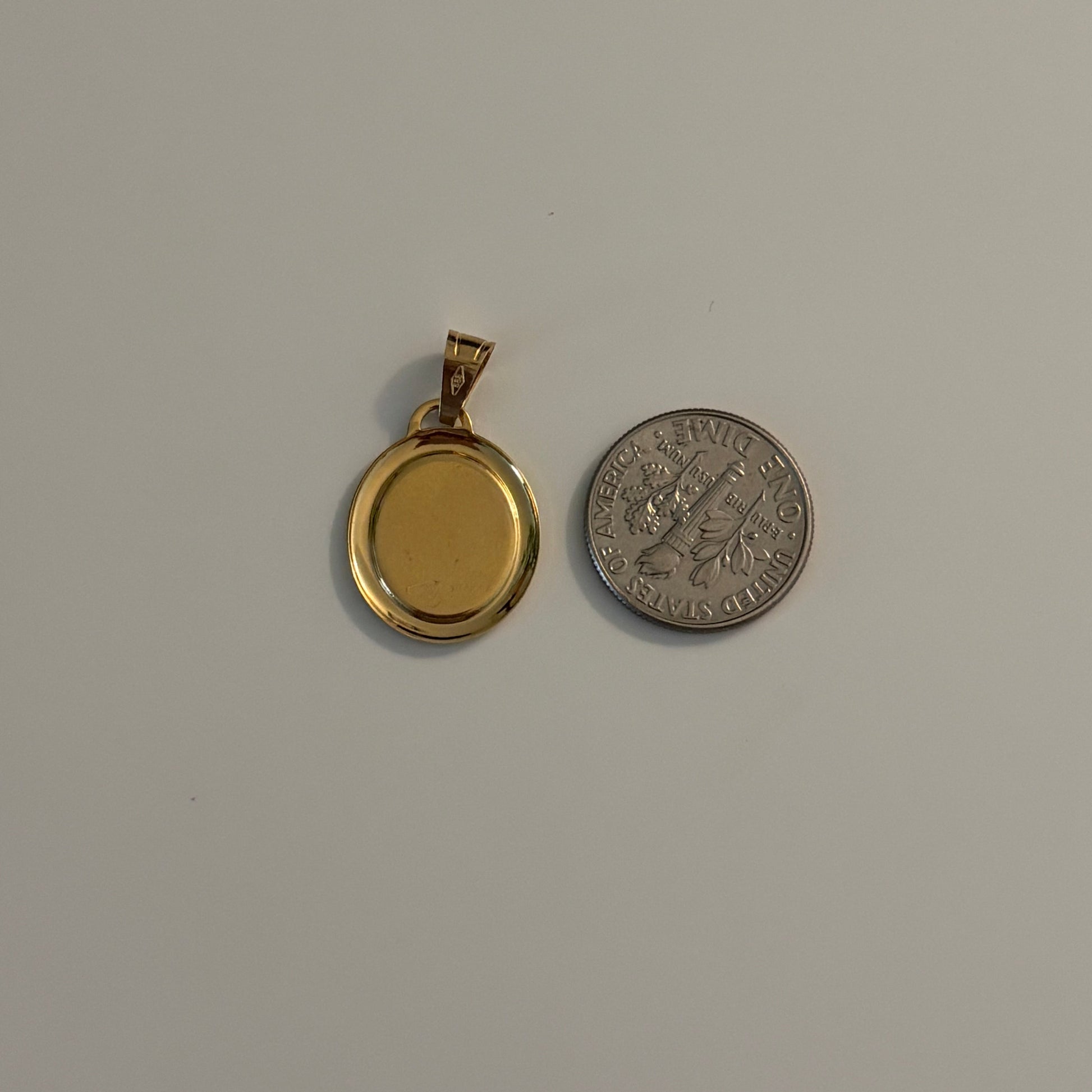 Vintage Italian 14K gold pendant featuring two angels embracing, Italy 585.