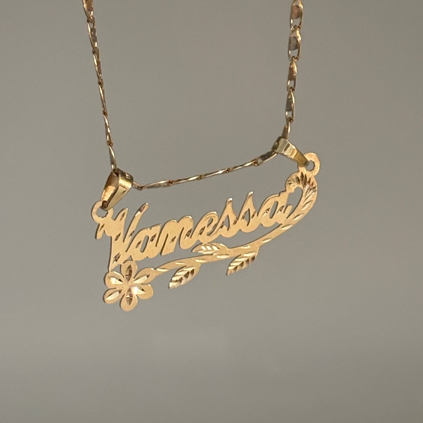 14K Gold Vanessa Nameplate – Style 34 (Ready to Ship)