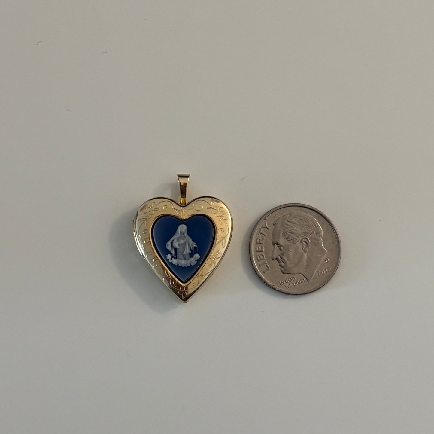 14K Gold Heart Locket with Virgen María Relief (Nuestra Señora de la Gracia)