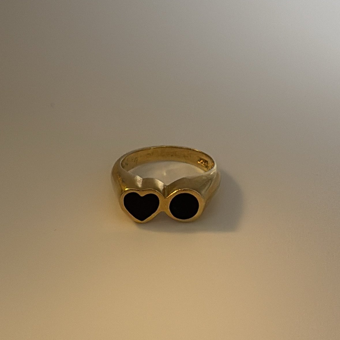 14k heart and dot onyx ring