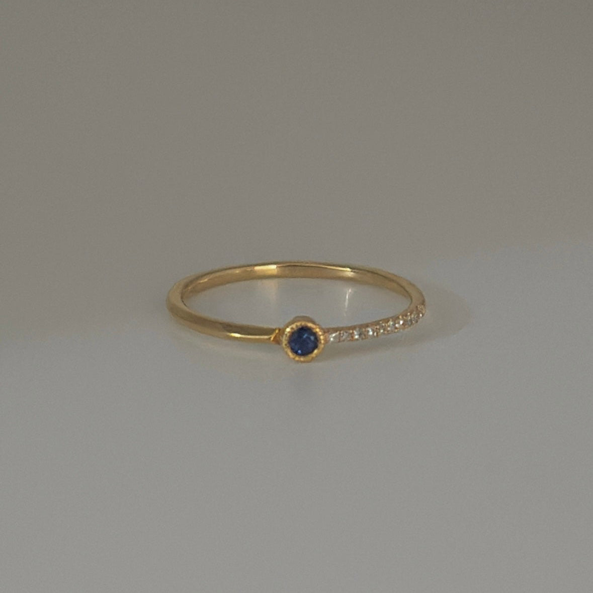 18k sapphire ring with diamonds 