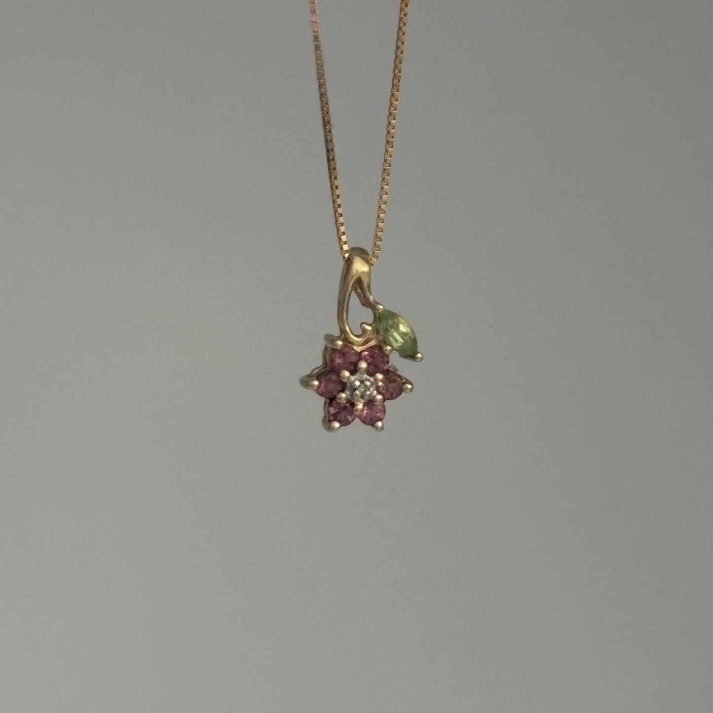 Vintage 10K Yellow Gold Multi-Gem Garnet Flower Cluster Pendant