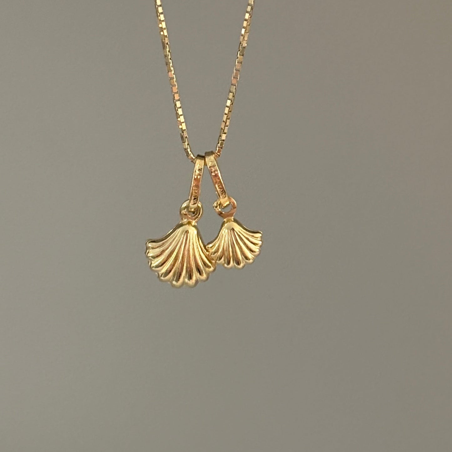 14K Gold Clamshell with Pearl Charm