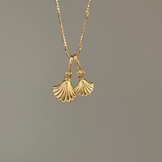 14K Gold Clamshell with Pearl Charm