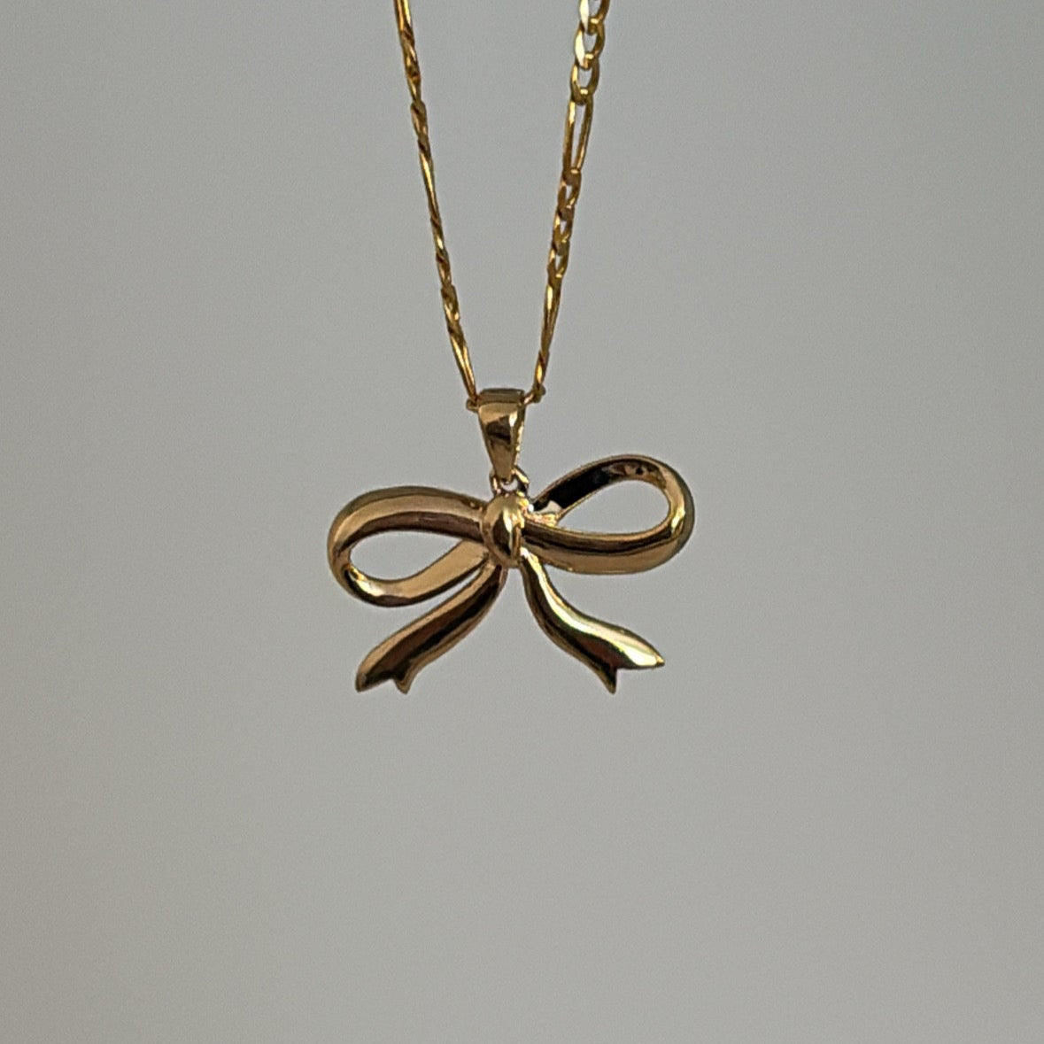 14K  bow charm