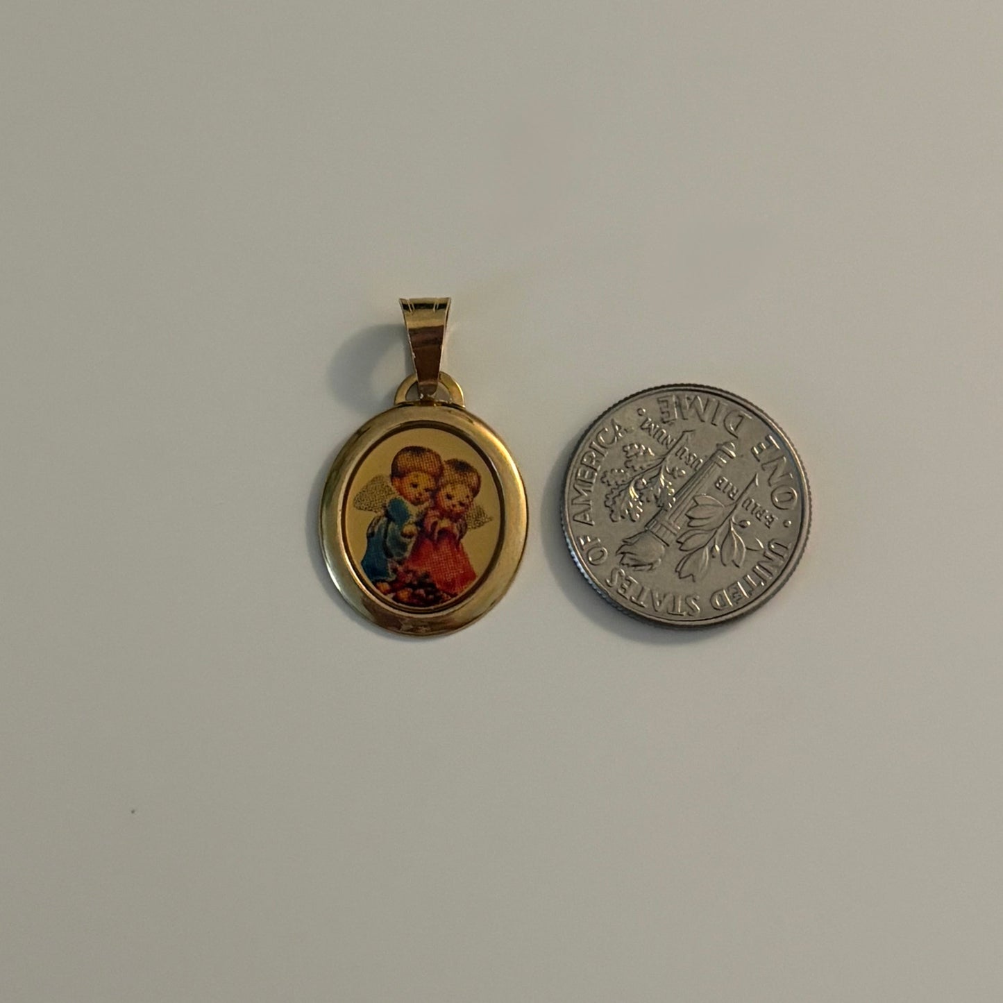 Vintage Italian 14K gold pendant featuring two angels embracing, Italy 585.