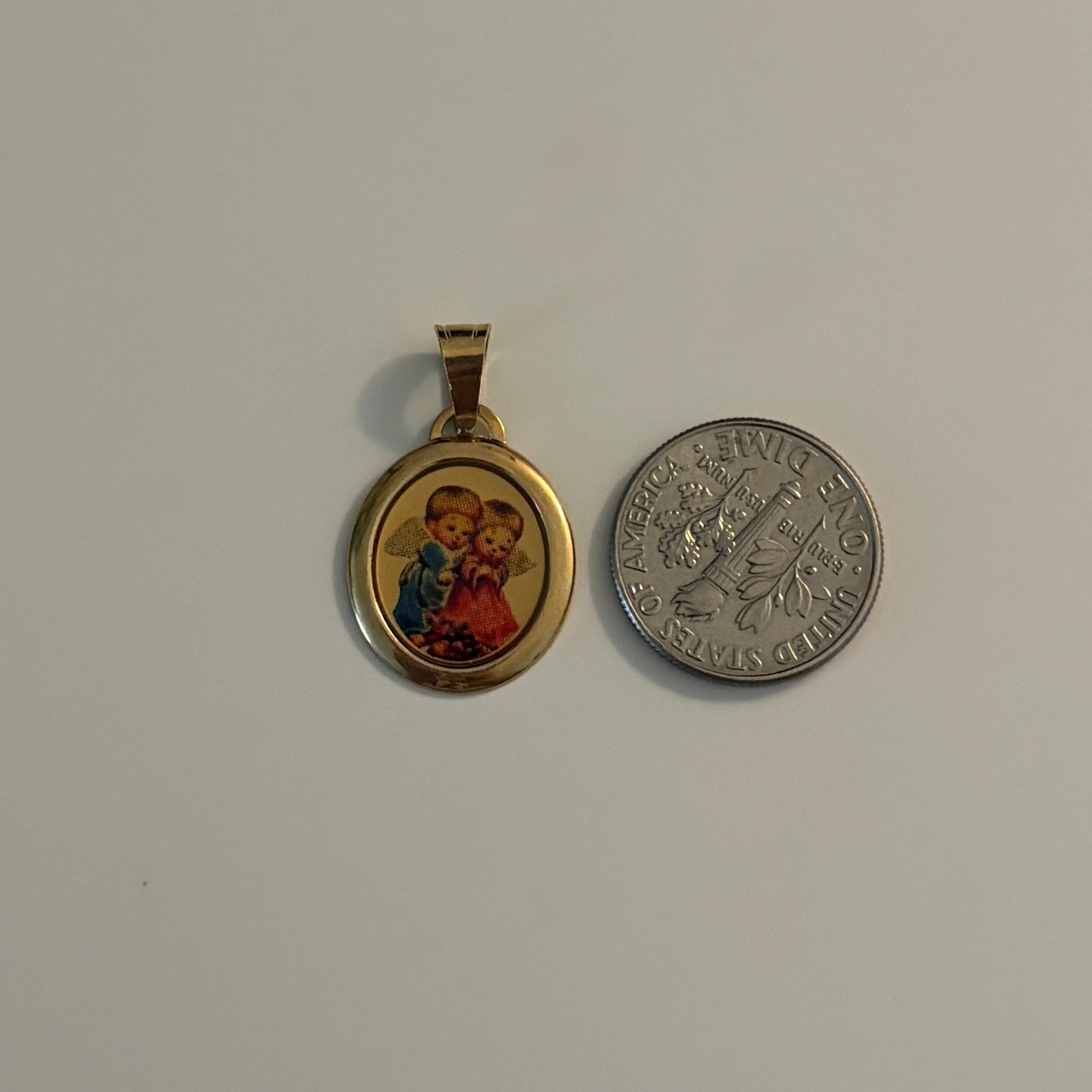 Vintage Italian 14K gold pendant featuring two angels embracing, Italy 585.
