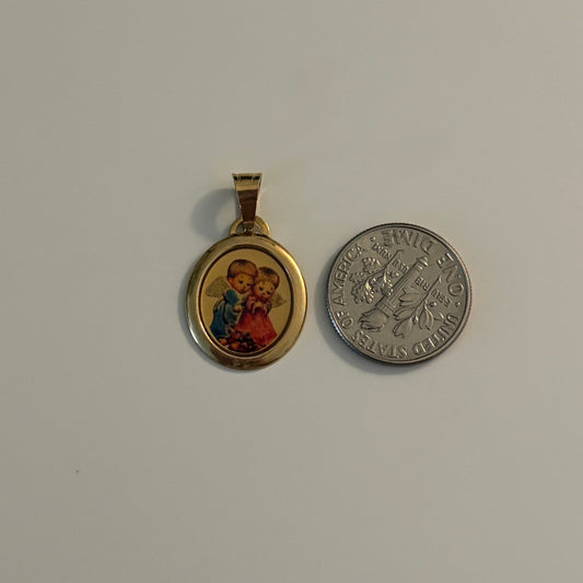 Vintage Italian 14K gold pendant featuring two angels embracing, Italy 585.