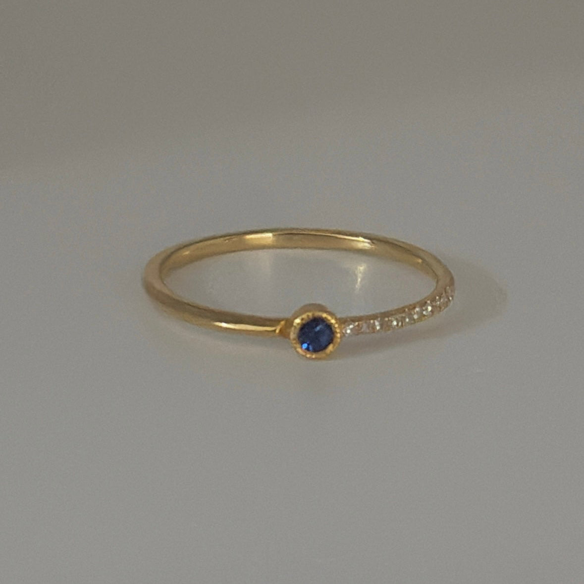 18k sapphire ring with diamonds 