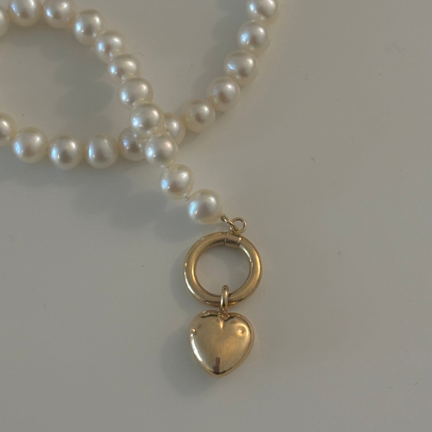 Vintage 14K Gold Toggle Bracelet with Heart Charm & Freshwater Pearls – 7.5”