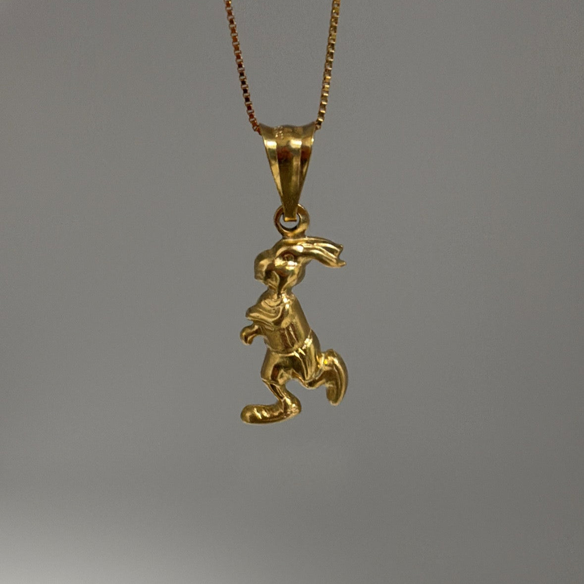 14k running rabbit charm