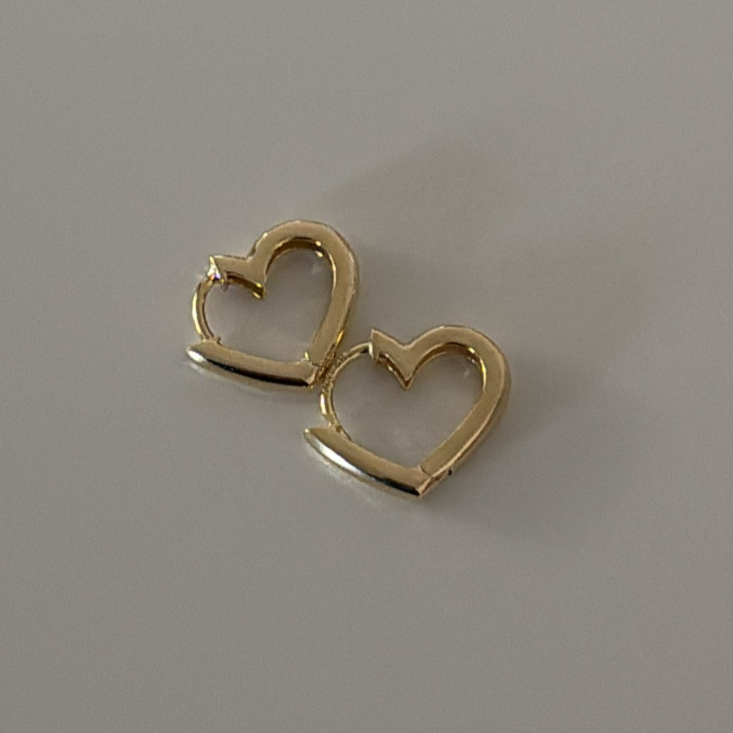 14k heart clicker earrings