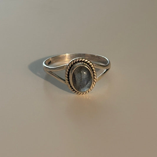925 Sterling Silver Labradorite Ring