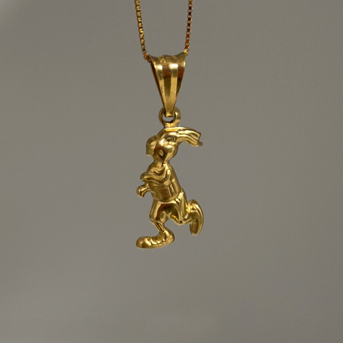 14k running rabbit charm