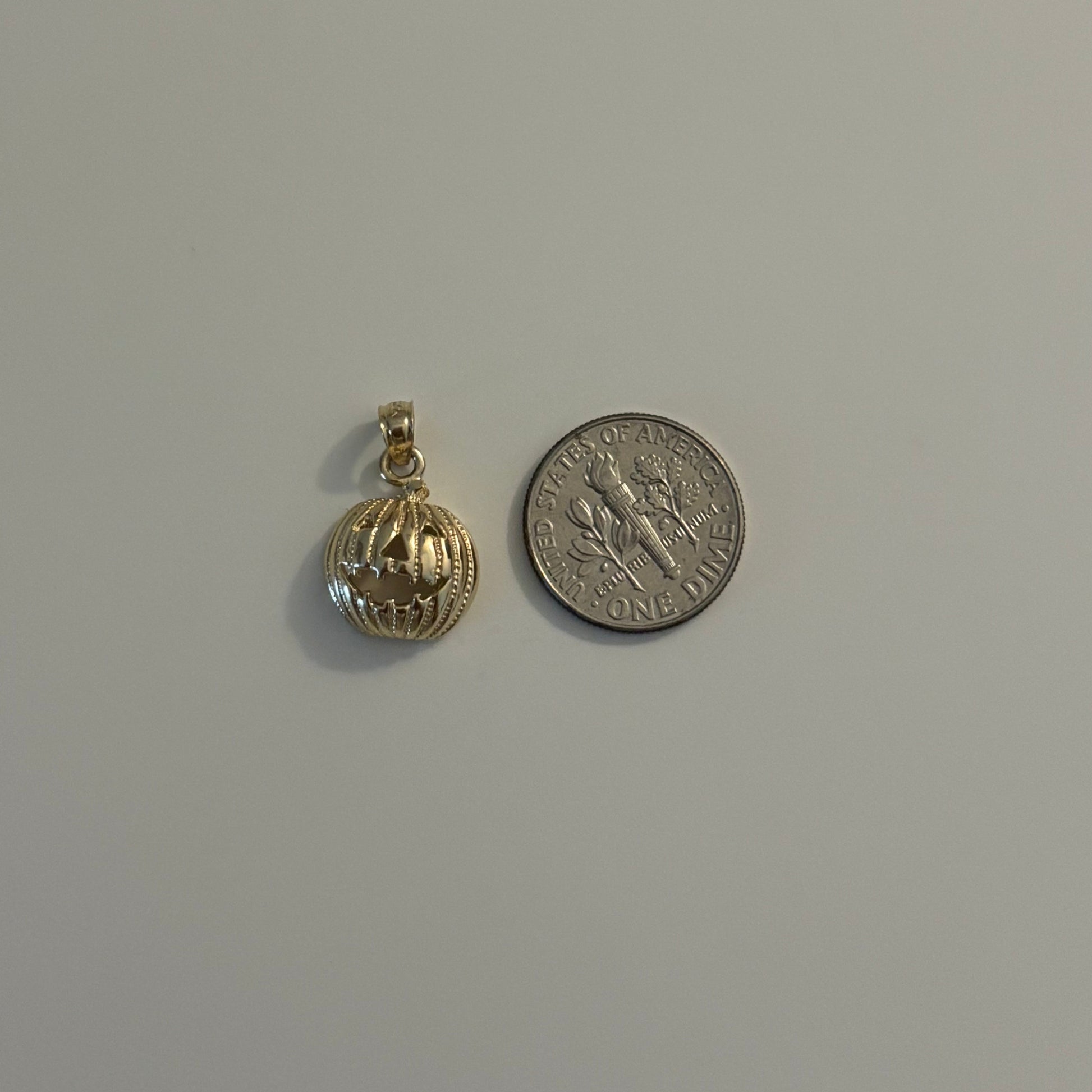 Halloween jack-o’-lantern charm in 14K gold, detailed spooky jewelry