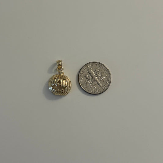 Halloween jack-o’-lantern charm in 14K gold, detailed spooky jewelry