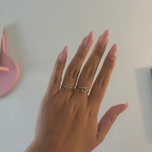 Vintage 14K Yellow Gold Flower Ring with CZ Accent – Size 6