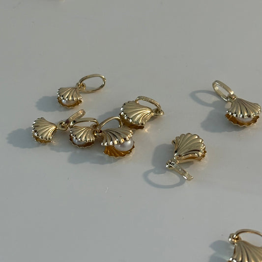 14K Gold Clamshell with Pearl Charm