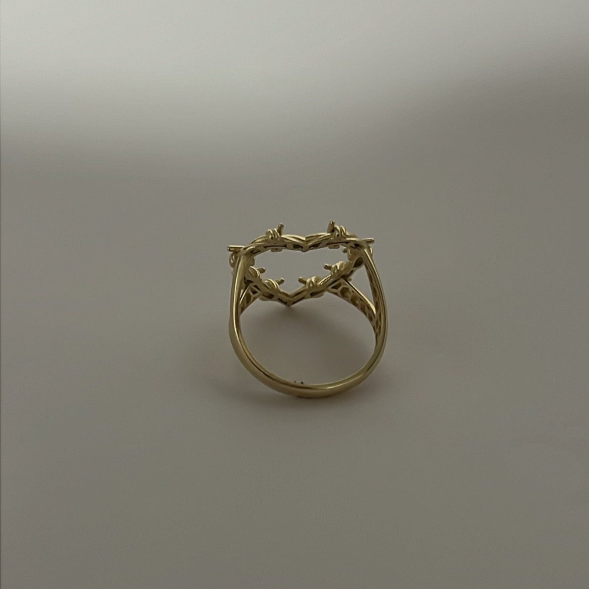 14k solid gold barbed wire heart ring