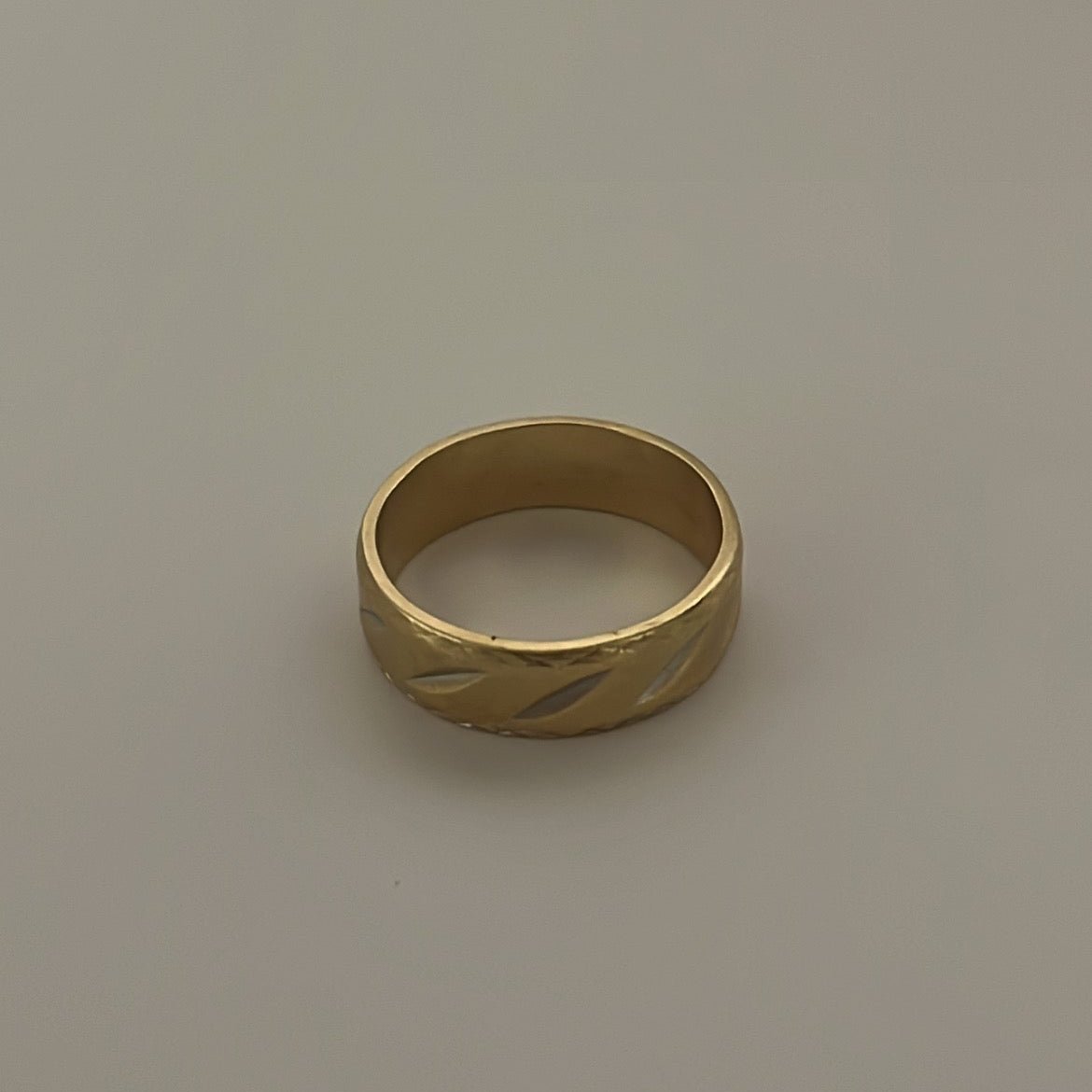 14k solid gold vintage etched band ring