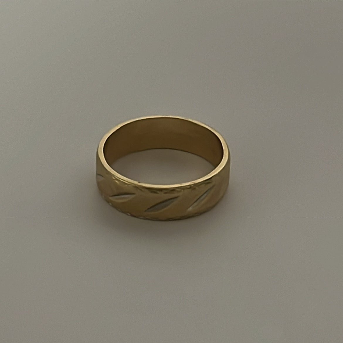 14k solid gold vintage etched band ring