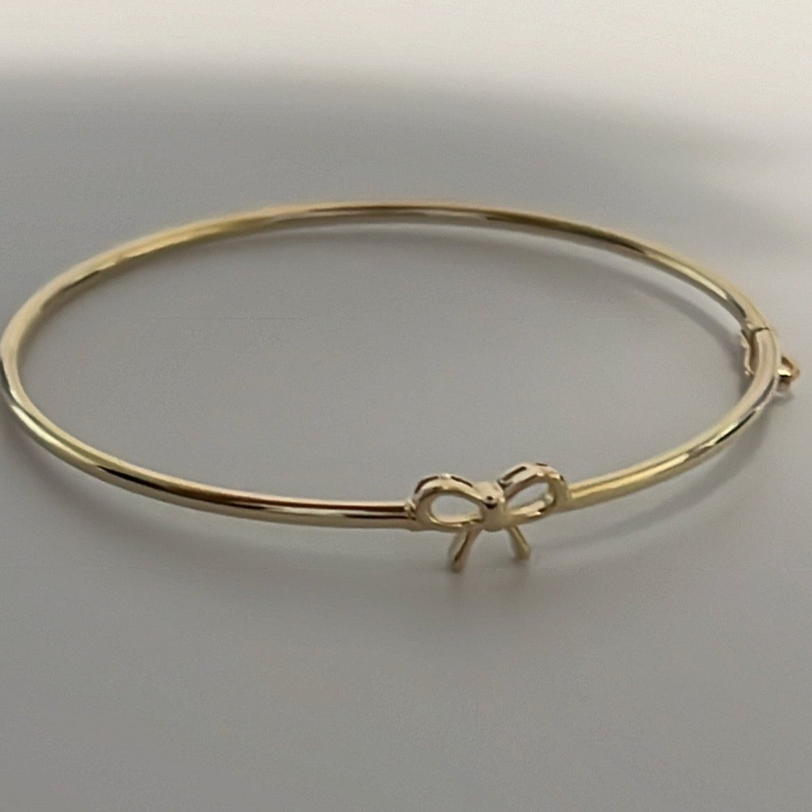 14k Baby bangle with a cute bow