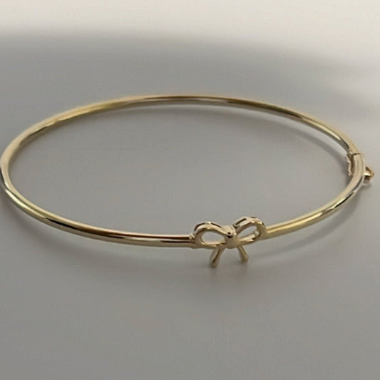 14k Baby bangle with a cute bow