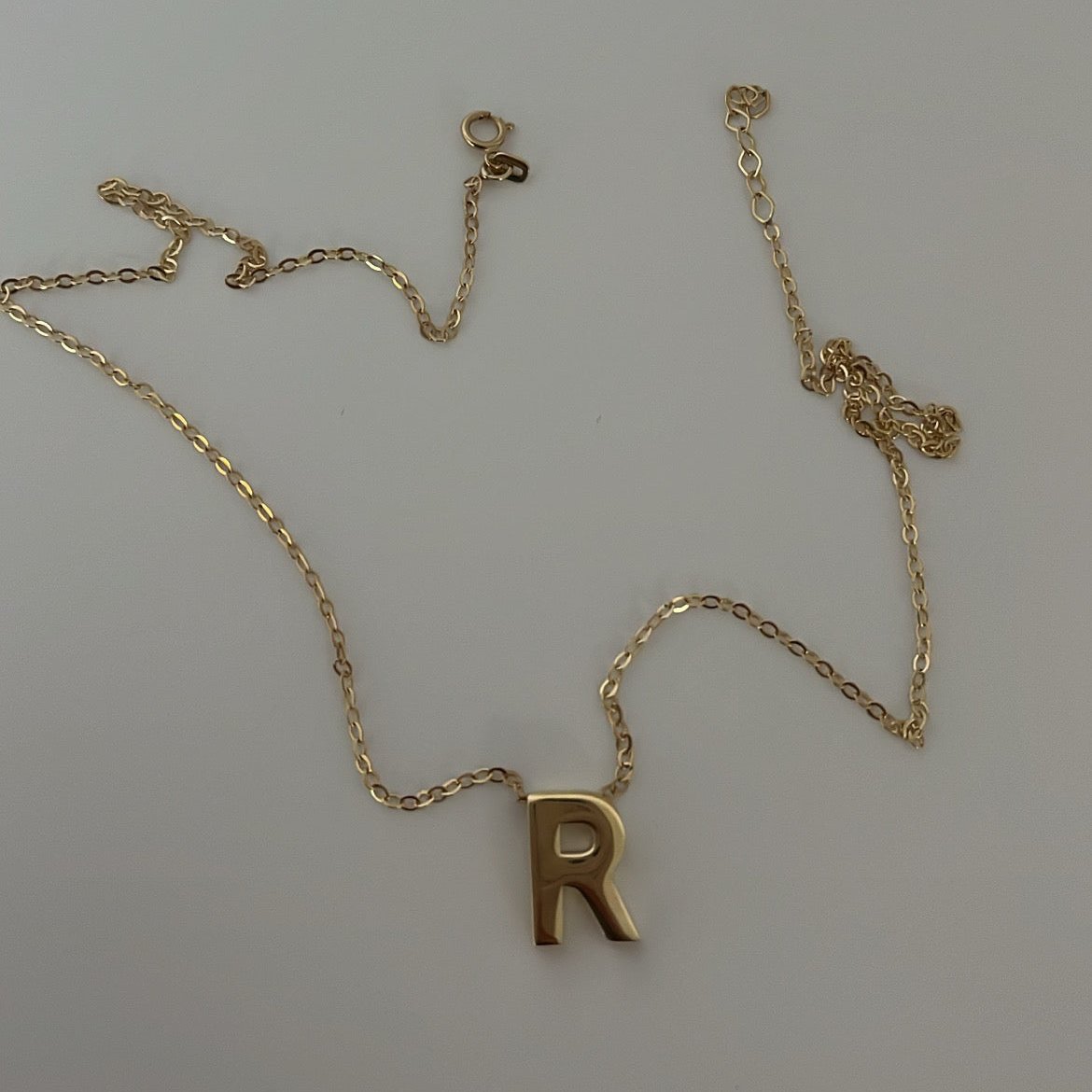 14k solid gold R necklace