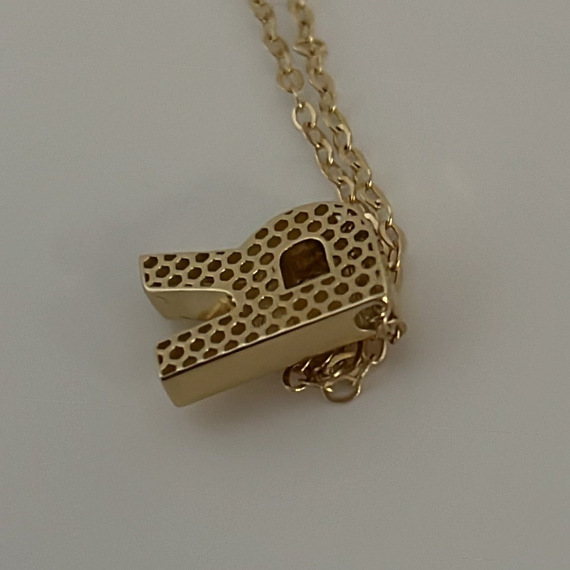 14k solid gold R necklace